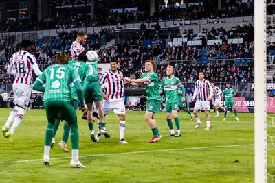 Gigantisch feest na zenuwslopende penaltythriller: Willem II plaatst zich voor de finale van de play-offs