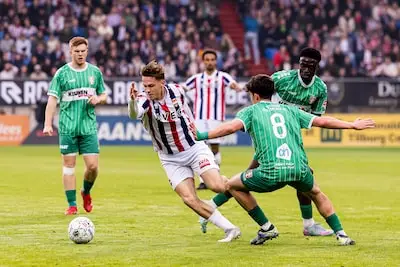 LIVE | Enerverend duel in Tilburg; wie maakt de vierde treffer?