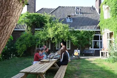 Lage huur, de oudste is 99 en alle beroepen wonen door elkaar: hier kiezen mensen nog hun eigen buren