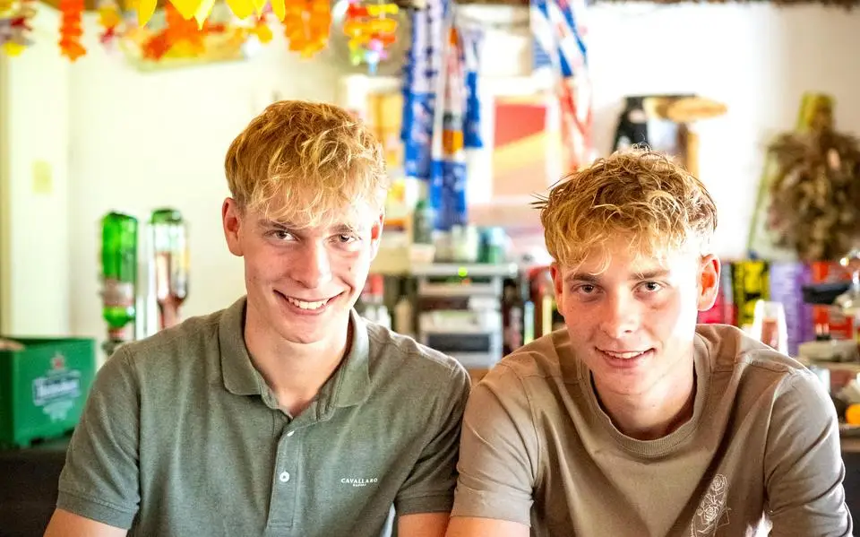 Onne en Dick (18) uit Harkema bereiden zich zonder stress voor op eindexamens. ‘Toetsen leren we altijd één dag van tevoren’