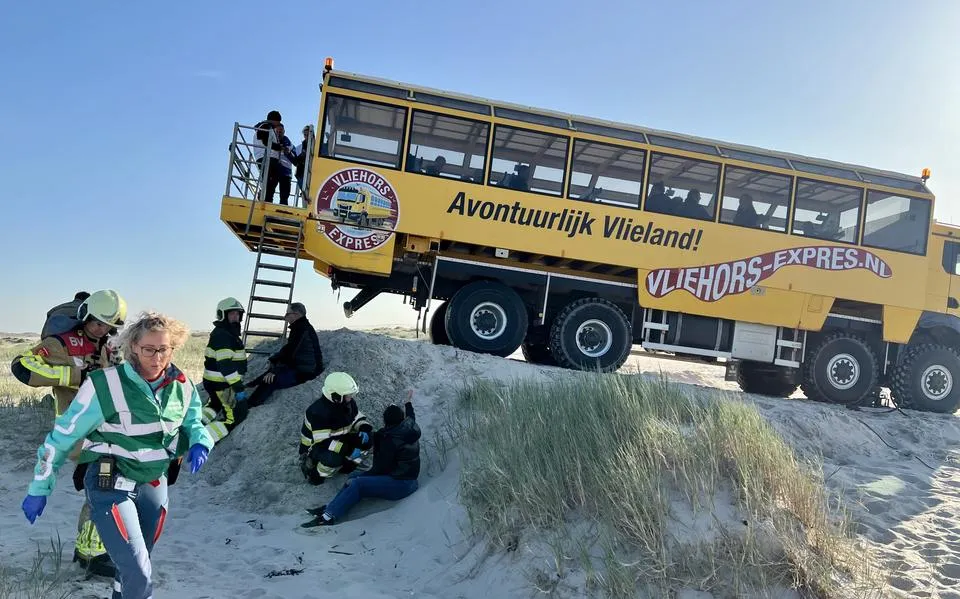 Chauffeur Folkert (58) verrast door crisisoefening op Vlieland. ‘Ik dacht dat ik met de koninklijke familie op pad moest’