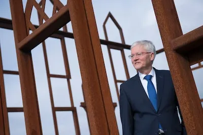 Tilburgse raad over afscheid burgemeester Weterings: ‘Een totaal onverwachte mededeling’