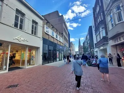 Van bloemen voor in je oren tot navelpiercings: deze sieradenwinkel is nieuw in Eindhoven