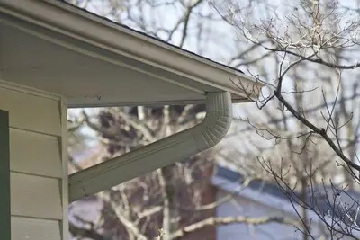 Overhangende dakgoot lijkt geen probleem voor appartementengebouw Veldhoven