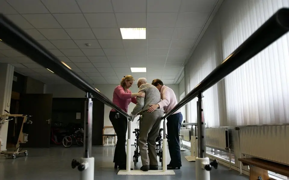 Fysiotherapeuten verlaten vak vanwege laag salaris, wachtlijsten groeien. Zeker in Friesland: ‘We zitten klem’