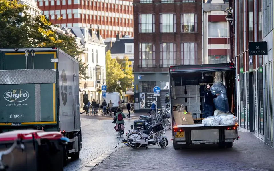 Bevoorrading binnenstad Leeuwarden pas najaar 2029 uitstootvrij: ‘Genoeg voorbereidingstijd’