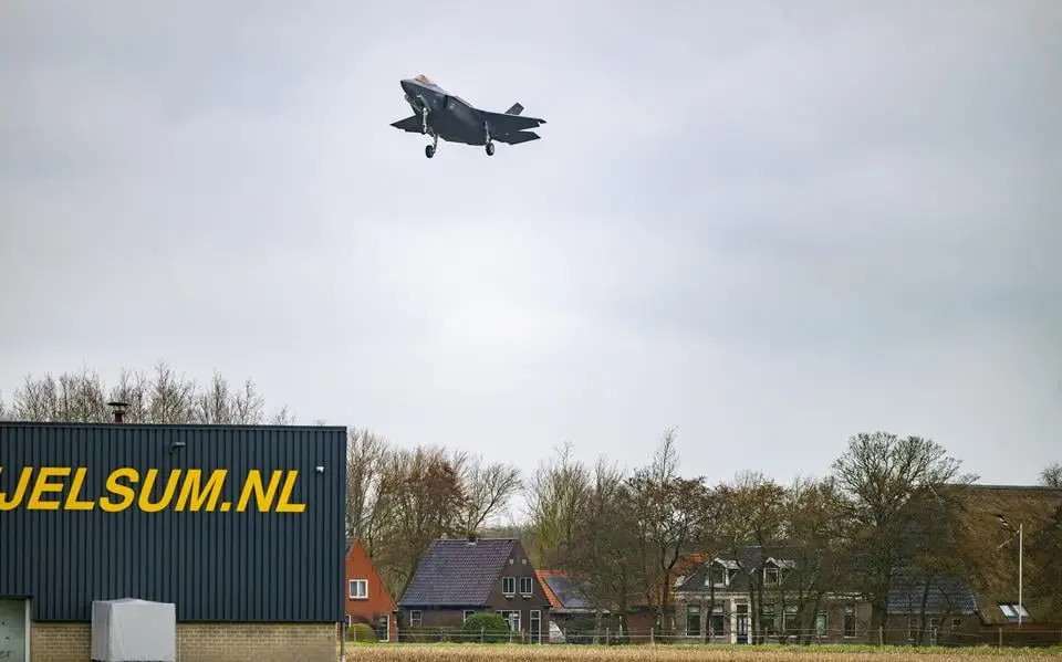 Advies: snel extra isolatie woningen rond vliegbasis Leeuwarden tegen lawaai F-35
