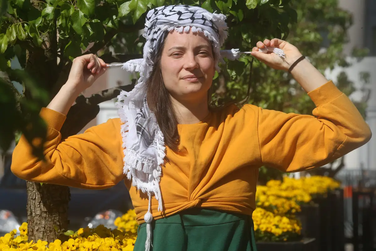 Activist Roos (30) uit Raard zit in Egypte voor Mars to Gaza: ‘Mensen kunnen beelden van opengereten lichamen in Palestina niet aanzien’