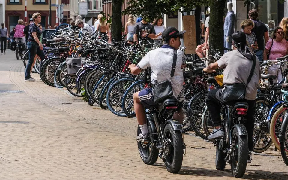 Wie draait er op voor de schade bij een ongeluk met opgevoerde fatbike? Letselschadeadvocaat: ‘Als ouders kun je behoorlijk aan de beurt zijn’