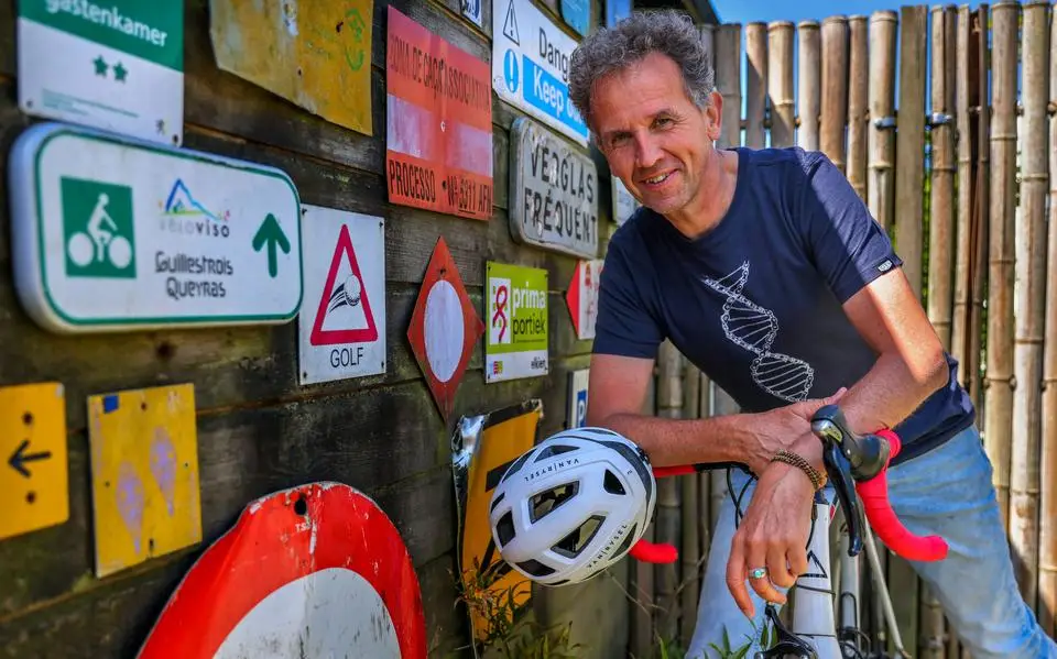 Flip van Doorn uit IJlst bezocht acht plekken waar het noodlot het wielerpeloton trof: ‘Liefde voor de koers op de proef gesteld’