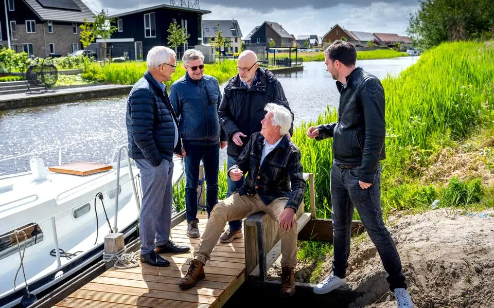 Transformatie van de Tussendiepen in Drachten: bedrijfswoningen, insteekhavens en boothuizen