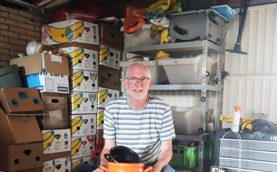 Sieds (63) uit Franeker zamelt oud ijzer in voor het goede doel: ‘Ik krijg alles uit elkaar, maar vraag me niet hoe iets weer in elkaar moet’
