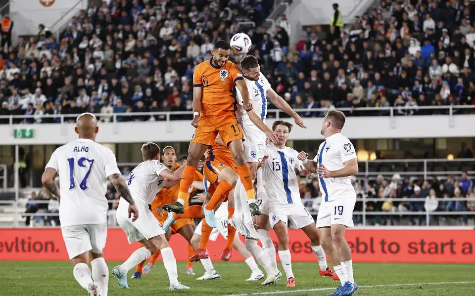 Voetbal kan niet zonder koppen maar steek kop niet in het zand als het gaat om de nadelen | LC commentaar