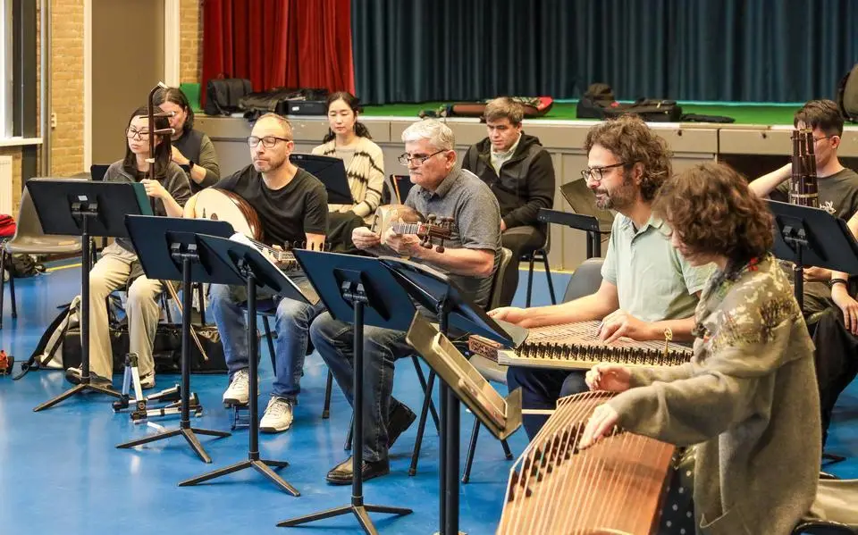 Ierse doedelzak, Chinees mondorgel: Atlas Orkest brengt nieuwe taal in stoffig orkest, dankzij Oranjewoud Festival