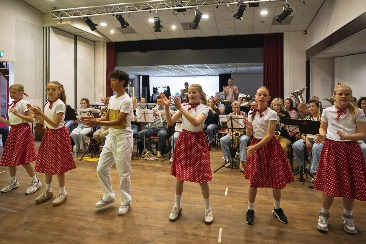 Ad Vendo vertelt het verhaal van jubilerende fanfare uit Boksum, Blessum en Deinum