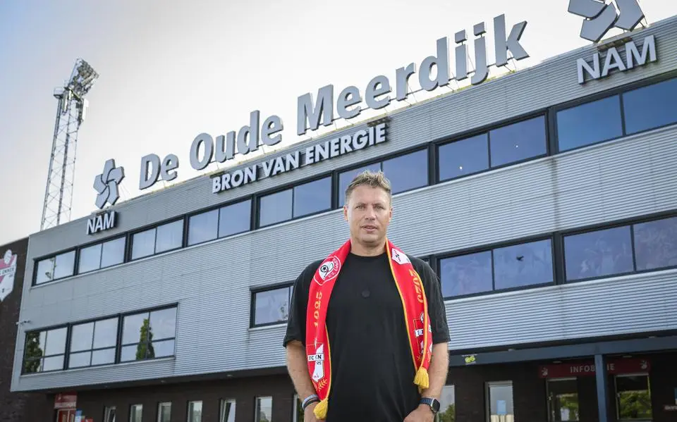 Dit is ‘Mennodinho’ van Dam uit Heerenveen: de nieuwe trainer van FC Emmen