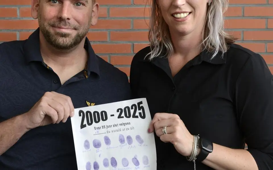 Mirjam uit Burgum metselde in 2000 haar gedachten over 2025 in een tijdscapsule. Dit kwam er tevoorschijn