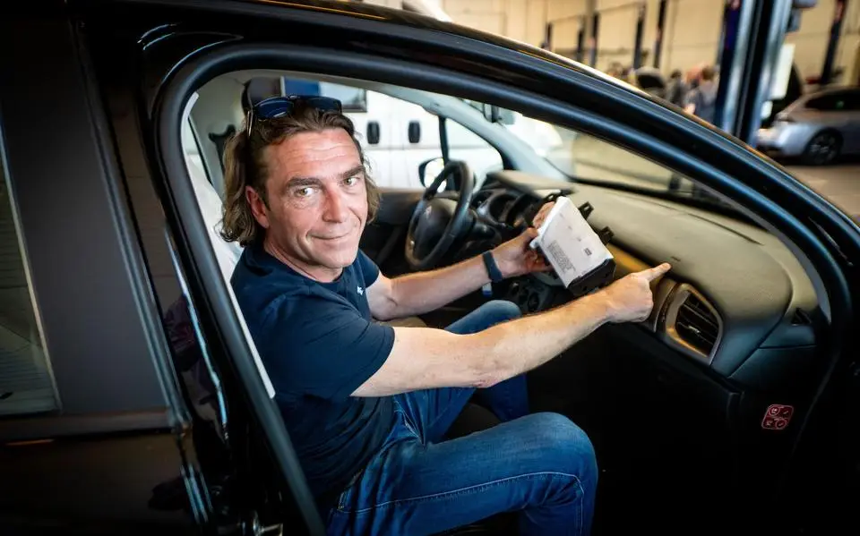 In de rij voor een nieuwe airbag: autodealer Haaima, met vestigingen door heel Friesland, heeft het knetterdruk