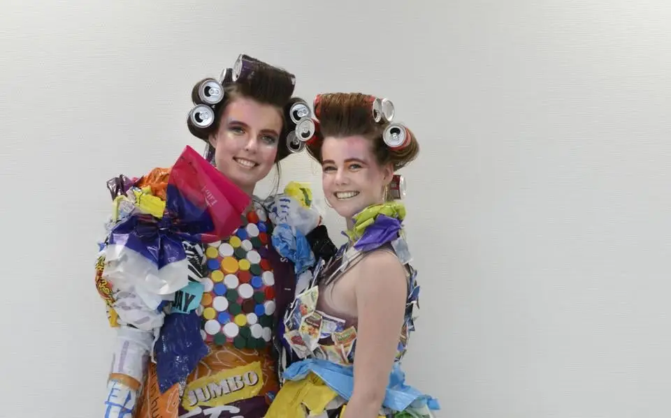 Afval? Nee hoor. Deze Firdastudenten recyclen trash tot fashion