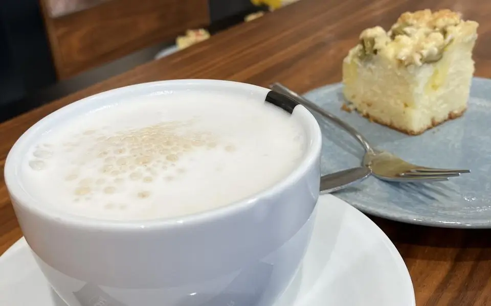Koffie duur? Zet je gêne opzij en drink het gratis