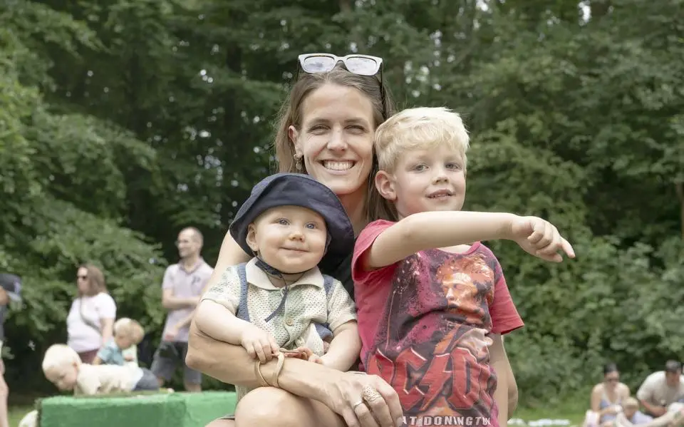 Sep (3), Levi (1) en Réon (0) beleven hun eerste festival op Simmerdeis in Drachten