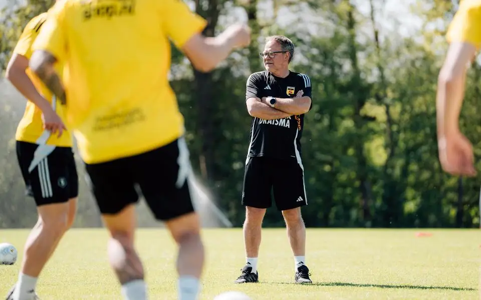 SC Cambuur hakt knoop door: Henk de Jong en zijn mannen trainen komend seizoen in Deinum