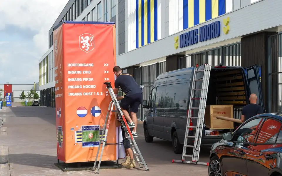 Wil jij de Oranje Leeuwinnen gaan uitzwaaien in Leeuwarden? Dit is wat je daarover moet weten