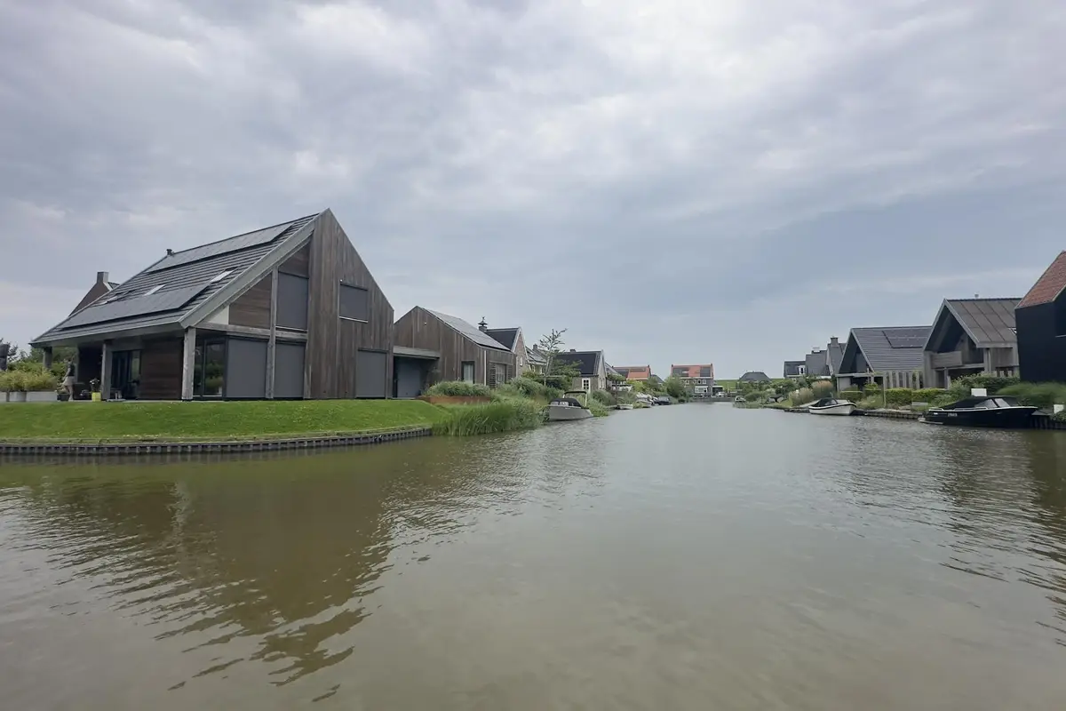 Met een praam door de nieuwste wijken van Leeuwarden