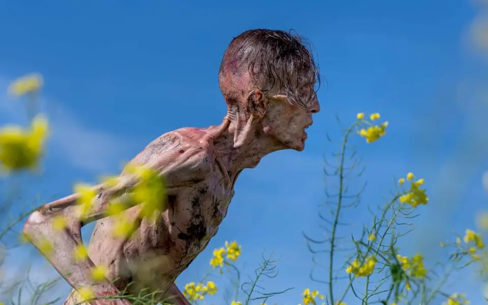 ’28 Years Later’ is overdonderend spektakel vol kwijlende en etterende ondoden