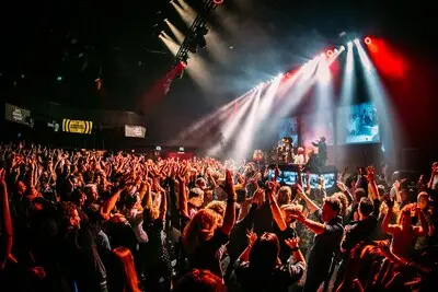 Dansfeest 40Up keert na klachten niet terug bij Vibes en heeft bijzondere nieuwe locatie