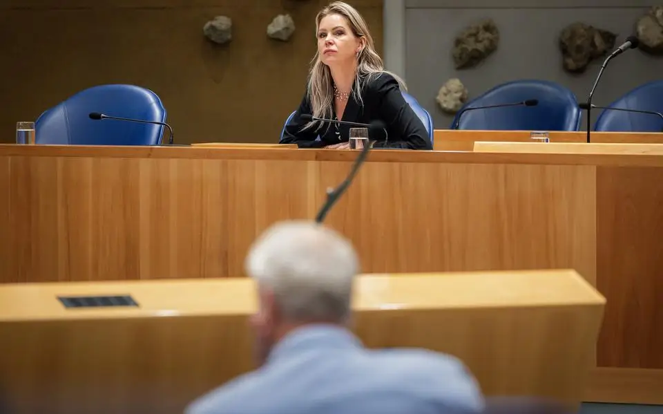 Minister Femke Wiersma is na vergelijk met ‘geïnsemineerde koe’ verbale klappen in Tweede Kamer zat. ‘Myn bern lêze dit ek’