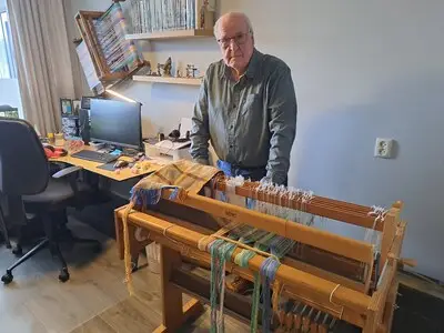 Arthur (85) zoekt cao-boekjes voor zijn verzameling: ‘Mijn vader was een echte vakbondsman, net als ik’