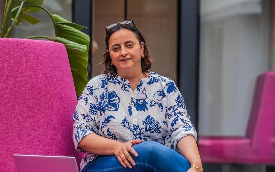 Hoe Mirna (45) uit Heerenveen via een basisbaan uit de bijstand kwam: ‘Uitkering voelt niet goed’