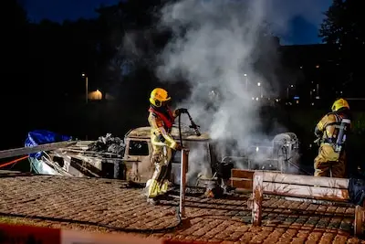 Vrouw komt om bij brand op bootje in Tilburg, man weet zich te redden door in het kanaal te springen