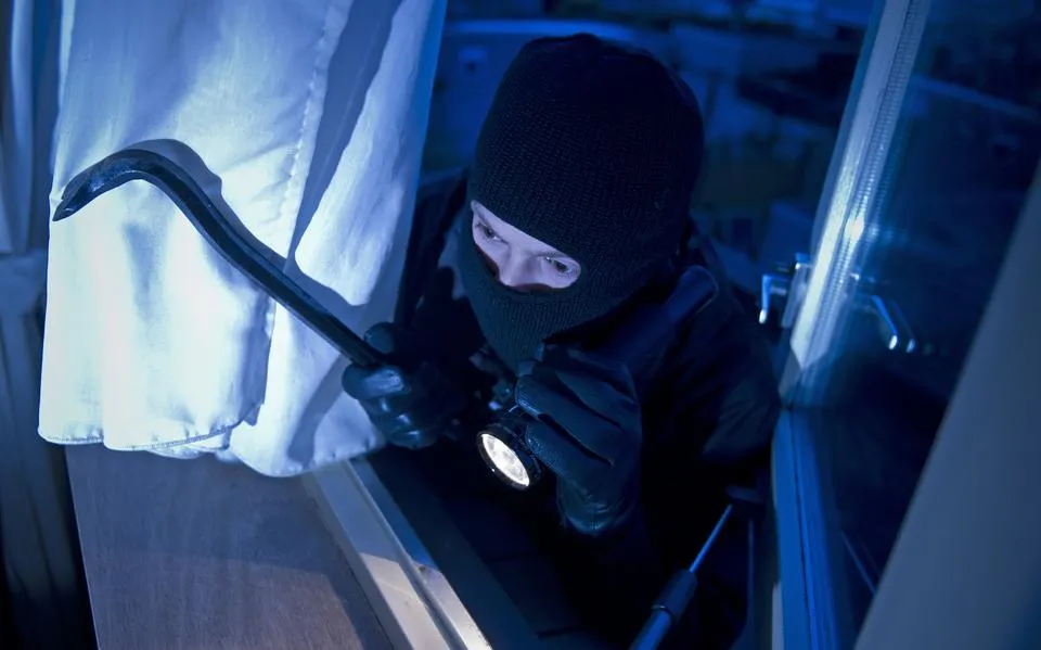 Slachtoffer staat doodsangsten uit als inbreker in Boelenslaan door woning struint: ‘Angstaanjagend’