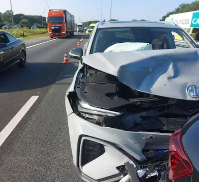 Bestuurders negeren rode kruizen na ongelukken op A2 bij Eindhoven en A58 bij Oirschot, politie boos