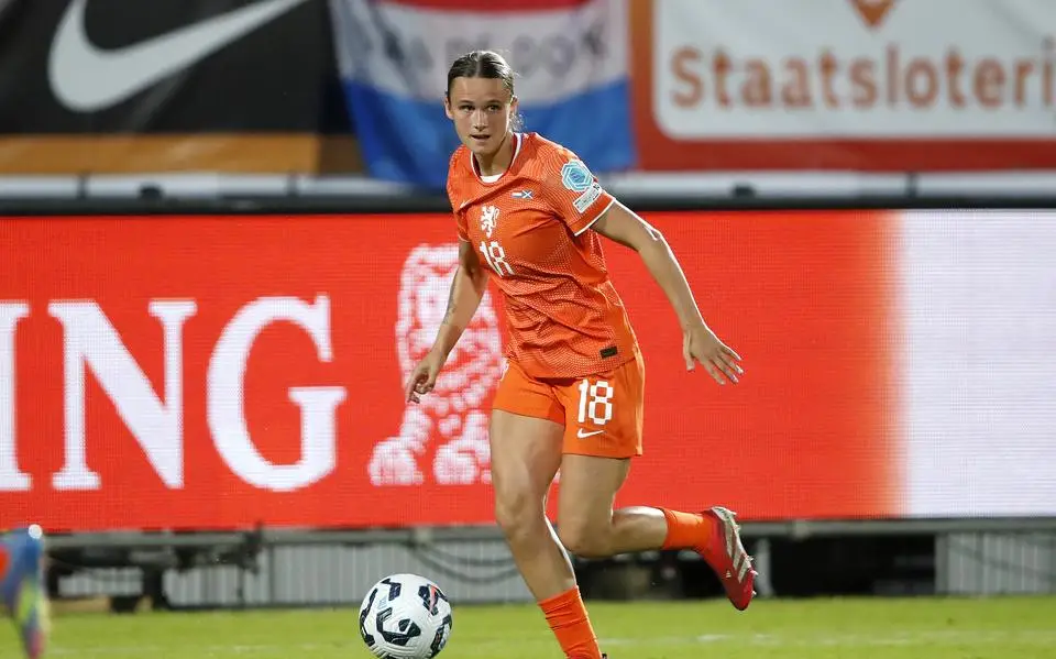 Kerstin Casparij uit Heerenveen ontdekte vrouwenvoetbal bij SC Cambuur en keert met Oranje terug in Leeuwarden