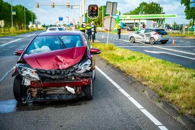 Flinke verkeershinder na botsing tussen twee auto’s op Leidse Schouw