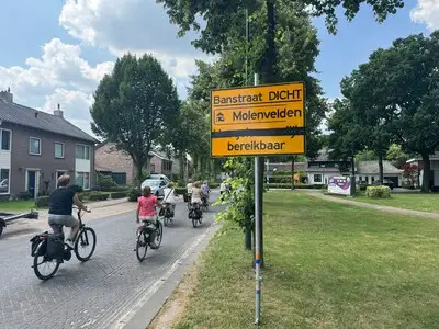 Na verwarring en dwalende gasten: gemeente plaatst extra borden om automobilisten naar Veldhovens vakantiepark te leiden