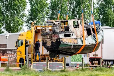 Politie: ‘Onderzoek naar brand op bootje waarbij Wendy (42) overleed is nog in volle gang’