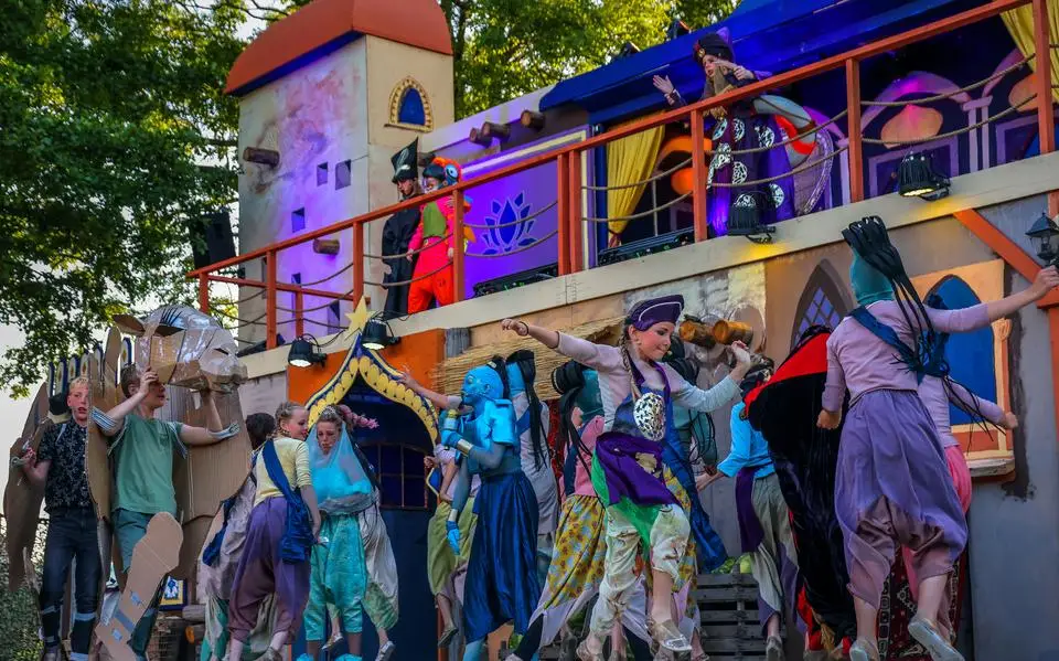 Tussen de dode boeren grijpt Aladdine de wonderlamp: blijft ze zichzelf nog? Berne Iepenloft Spul in Easterwierrum