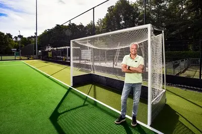 Een halve eeuw Hockey Heeze: hoe lid van het eerste uur Guido (59) zijn eigen moeder een gebroken elleboog bezorgde