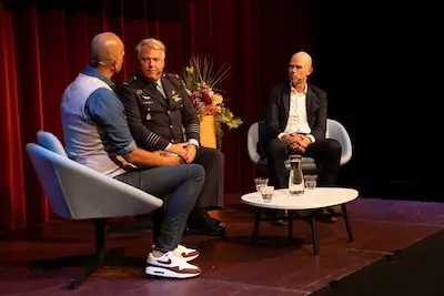 Volle bak bij eerste roadshow Eindhoven Airport en vliegbasis: ‘Er zal meer gevlogen gaan worden de komende jaren’