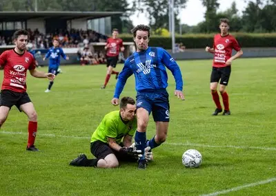 De uitslagen, doelpuntenmakers en verslagen van de nacompetitie in het amateurvoetbal op zondag