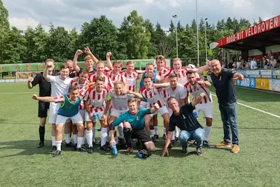 DOSL handhaaft zich in vierde klasse dankzij ‘lucky goal’ van De Kort: ‘Het was een friemelgoal eerste klas’