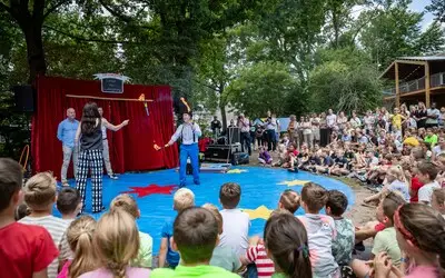 Na ruim twintig jaar weer in één schoolgebouw: ‘Superlang traject heeft ons veel opgeleverd’