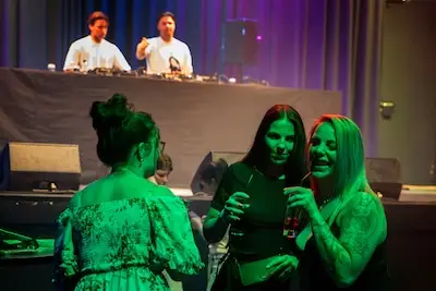 Ondanks lege zaal toch feest: Yes-R is tijdloos, bewijst hij in Helmond