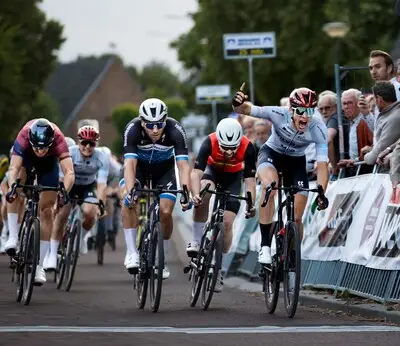 Na de triomftocht van Lavreysen is er nóg een surprise in Luyksgestel: Rens Vermeulen pakt Vermeltfoort weer in