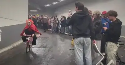 Illegale ‘zeepkistenrace’ op MeiMarkt Tilburg, politie moet parkeergarage leegvegen
