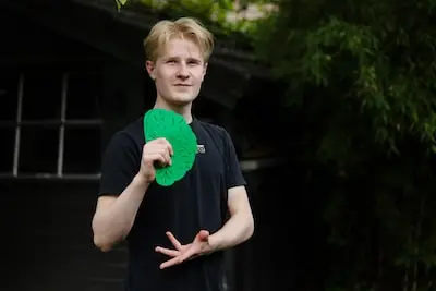 Olivier (16) uit Heeze naar WK goochelen in Turijn